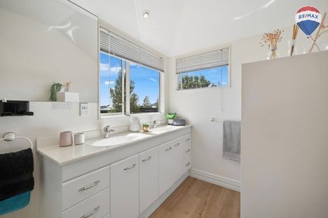 Photo of property in 15 Compass Court, Paraparaumu, 5032