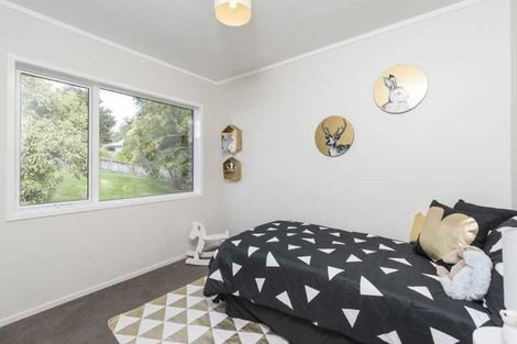 Photo of property in 44 Sungrove Rise, Sunnyvale, Auckland, 0612