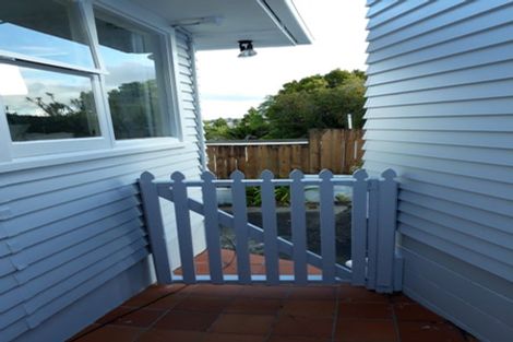 Photo of property in 1/18 Limmer Place, Browns Bay, Auckland, 0632
