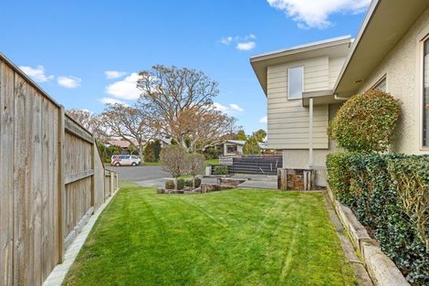 Photo of property in 32 Haast Place, Awapuni, Palmerston North, 4412