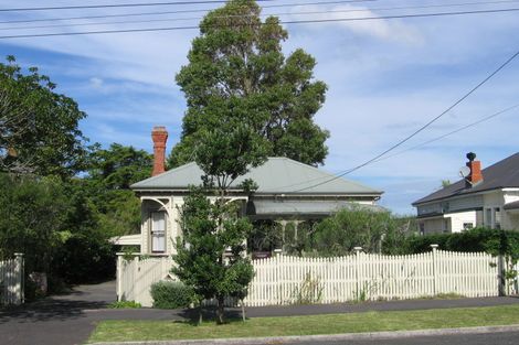 Photo of property in 16 Summer Street, Stanley Point, Auckland, 0624