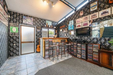 Photo of property in 3 Foyle Place, Glendene, Auckland, 0602