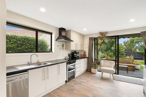 Photo of property in 28 Denise Crescent, Hornby, Christchurch, 8042