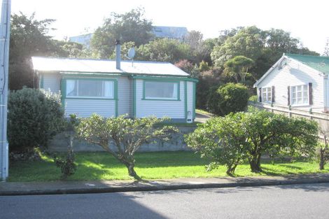 Photo of property in 5 Onepoto Road, Titahi Bay, Porirua, 5022