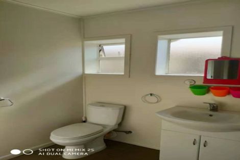Photo of property in 124 View Road, Sunnyvale, Auckland, 0612