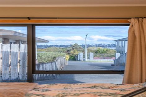 Photo of property in 2/4 Miriam Corban Heights, Henderson, Auckland, 0612