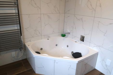 Photo of property in 11 Cromwell Point, Newlands, Wellington, 6037