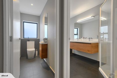 Photo of property in 21 Van Rixel Drive, Kumeu, 0810