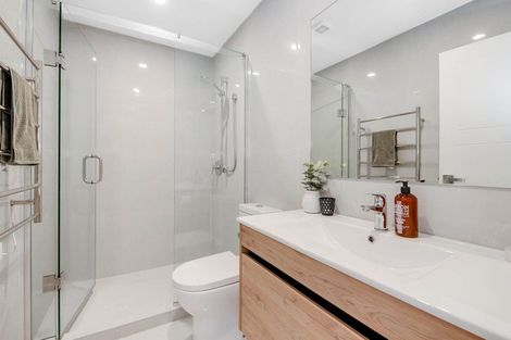 Photo of property in 2/3 Coronation Road, Hillcrest, Auckland, 0627