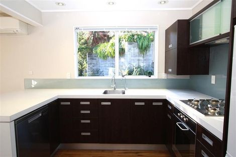 Photo of property in 5 Lombardy Place, Whalers Gate, New Plymouth, 4310