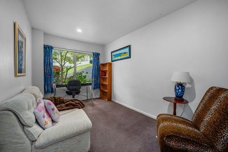Photo of property in 38 Ravenstone Place, Chatswood, Auckland, 0626
