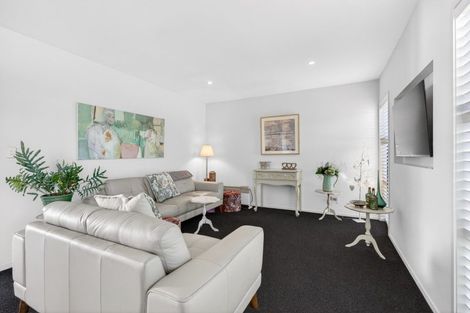 Photo of property in 5 James Kidd Place, Greytown, 5712