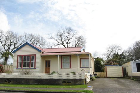 Photo of property in 12 Miro Street, Inglewood, 4330