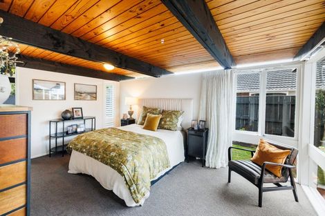 Photo of property in 11 Chilton Grove, Hokowhitu, Palmerston North, 4410