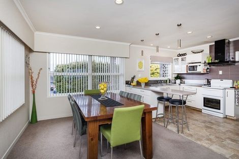 Photo of property in 2 Colwill Road, Massey, Auckland, 0614