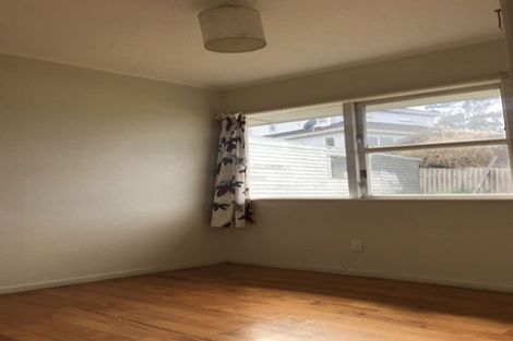 Photo of property in 71 Chivalry Road, Glenfield, Auckland, 0629