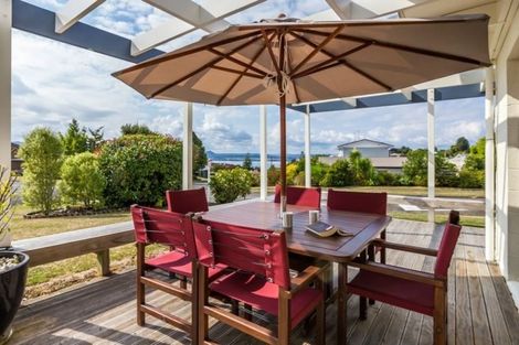 Photo of property in 9 Reeves Road, Acacia Bay, Taupo, 3330