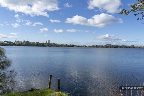 Photo of property in 16 Macbeth Court, Milford, Auckland, 0620