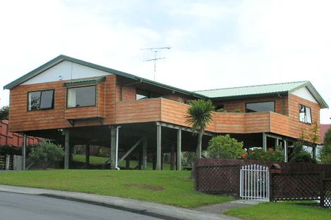 Photo of property in 17 Raelene Place, Massey, Auckland, 0614