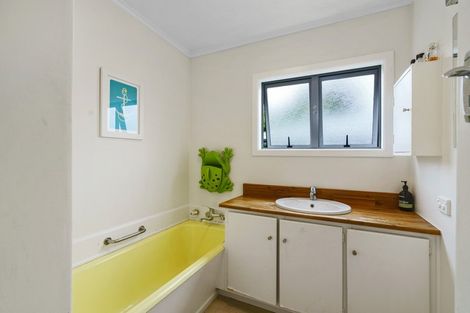 Photo of property in 9 Wendell Place, Greenlane, Auckland, 1061