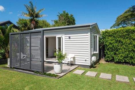 Photo of property in 165 Vauxhall Road, Narrow Neck, Auckland, 0624