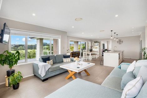 Photo of property in 40 Weatherly Drive, Beachlands, Auckland, 2018