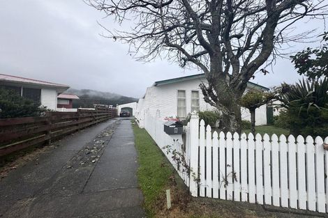 Photo of property in 8 Kew Grove, Wainuiomata, Lower Hutt, 5014