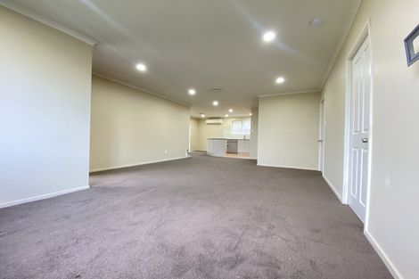 Photo of property in 10 Richard Halse Drive, Manurewa, Auckland, 2105