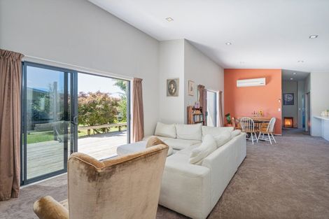 Photo of property in 5 Rena Place, Whitianga, 3510