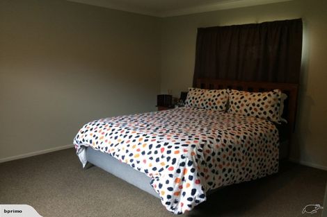 Photo of property in 28 Poppy Watts Grove, Stokes Valley, Lower Hutt, 5019