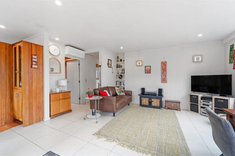 Photo of property in 16a Poplar Road, Stanmore Bay, Whangaparaoa, 0932