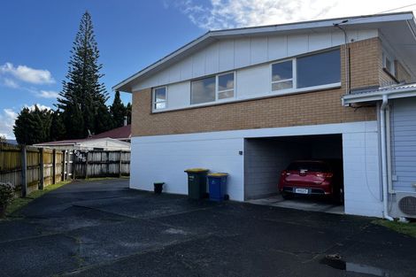 Photo of property in 52 Buscomb Avenue, Henderson, Auckland, 0610