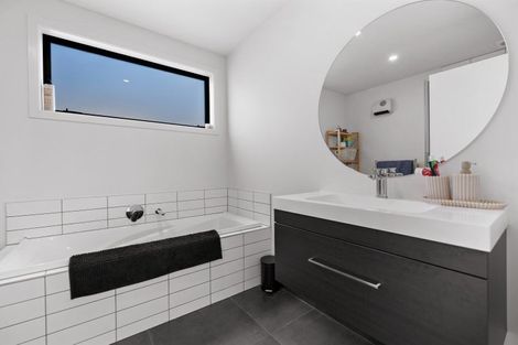 Photo of property in 4 Lauder Street, Lake Hayes, Queenstown, 9304