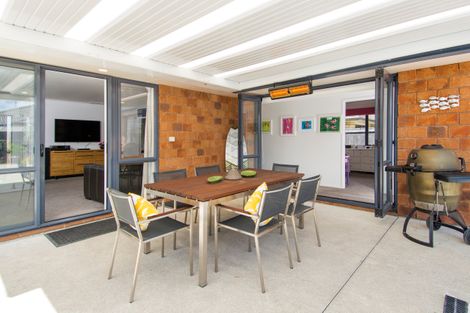 Photo of property in 64 Oriental Parade, Papamoa Beach, Papamoa, 3118