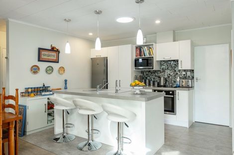 Photo of property in 102 Waikawa Road, Picton, 7220