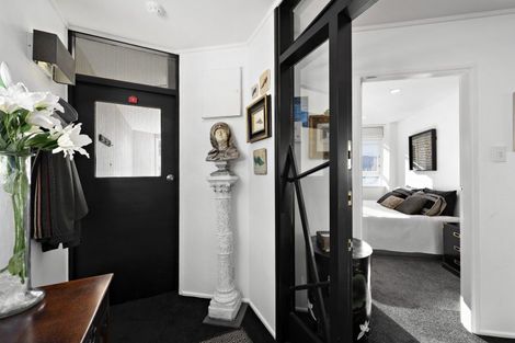 Photo of property in Clifton Towers, 202 Oriental Parade, Oriental Bay, Wellington, 6011