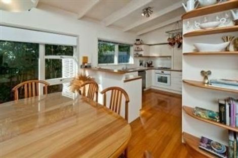 Photo of property in 42 Woodstock Road, Forrest Hill, Auckland, 0620