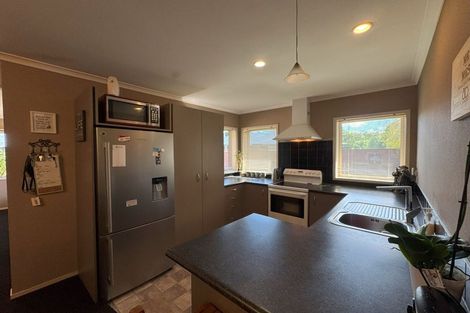 Photo of property in 10 Almond Grove, Feilding, 4702