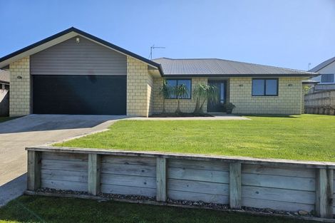 Photo of property in 68 Farnborough Drive, Grandview Heights, Hamilton, 3200