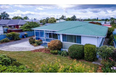 Photo of property in 1 Dixon Street, Waimate, 7924