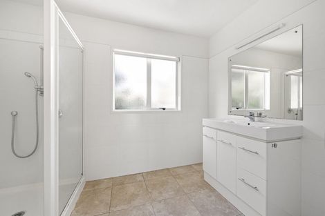Photo of property in 132 Kittiwake Drive, Schnapper Rock, Auckland, 0632