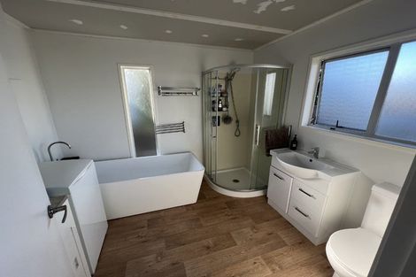 Photo of property in 1373 Whangaparaoa Road, Army Bay, Whangaparaoa, 0930