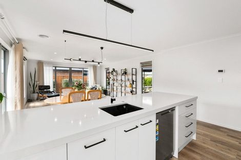 Photo of property in 6 Saint Vincent Way, Waikanae, 5036