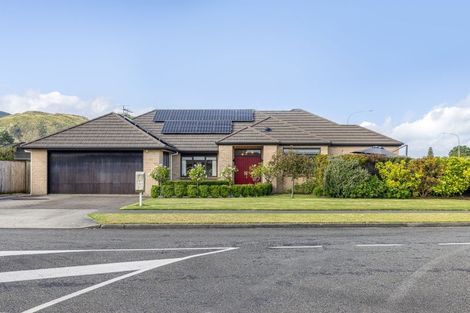 Photo of property in 2 Georgia Grove, Paraparaumu, 5032