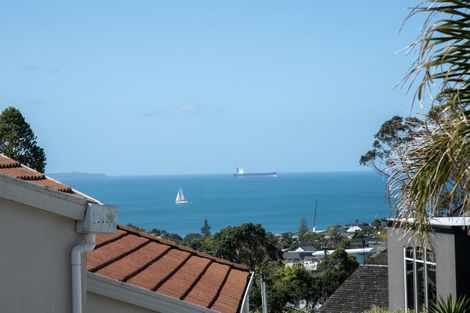 Photo of property in 1/82 Knights Road, Rothesay Bay, Auckland, 0630