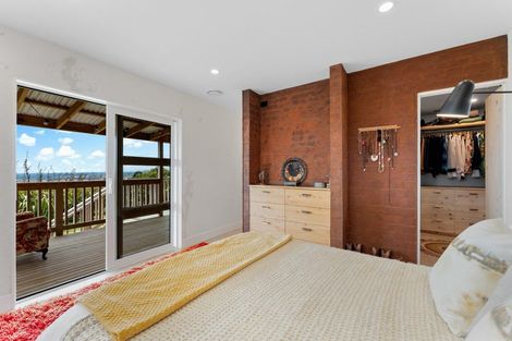 Photo of property in 236 Kiwitahi Road, Helensville, 0875