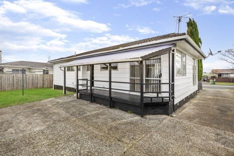 Photo of property in 122 Shifnal Drive, Randwick Park, Auckland, 2105