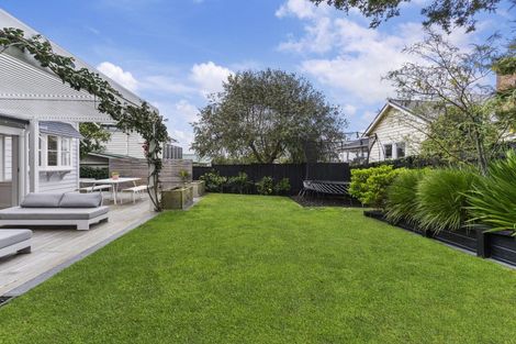Photo of property in 202 Queen Street, Northcote Point, Auckland, 0627