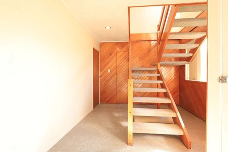 Photo of property in 8 Lisa Rise, Half Moon Bay, Auckland, 2012