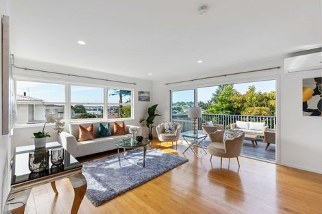 Photo of property in 1/93 Target Road, Totara Vale, Auckland, 0629